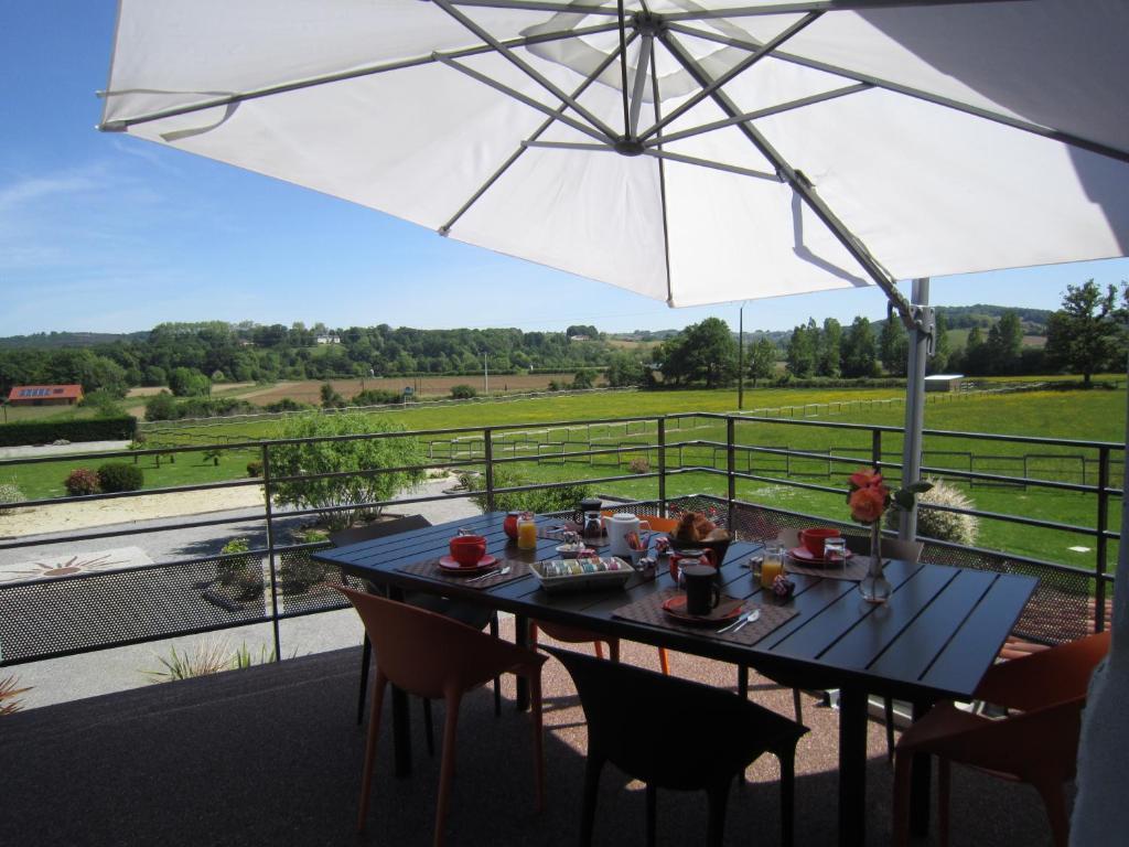 Manoir Theas Bed & Breakfast Barraute-Camu Exterior photo